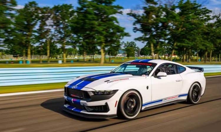 Mustang Dark Horse R